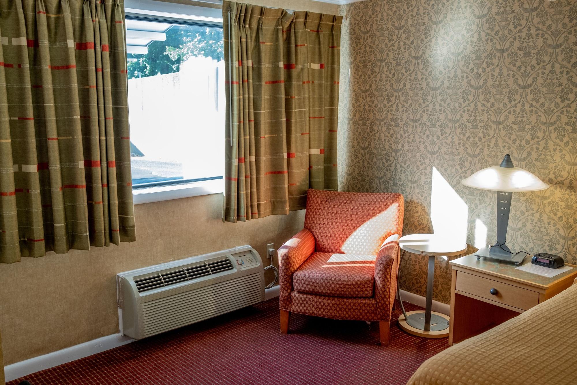 Hotel Admiralty & - A Red Collection