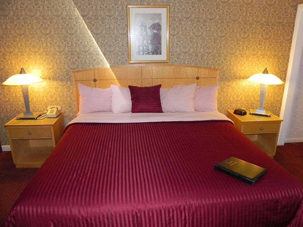 Admiralty & - A Red Collection 3* Falmouth