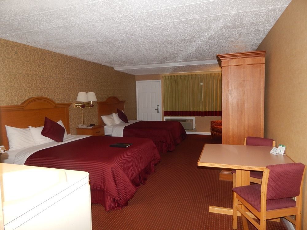 Hotel Admiralty & - A Red Collection