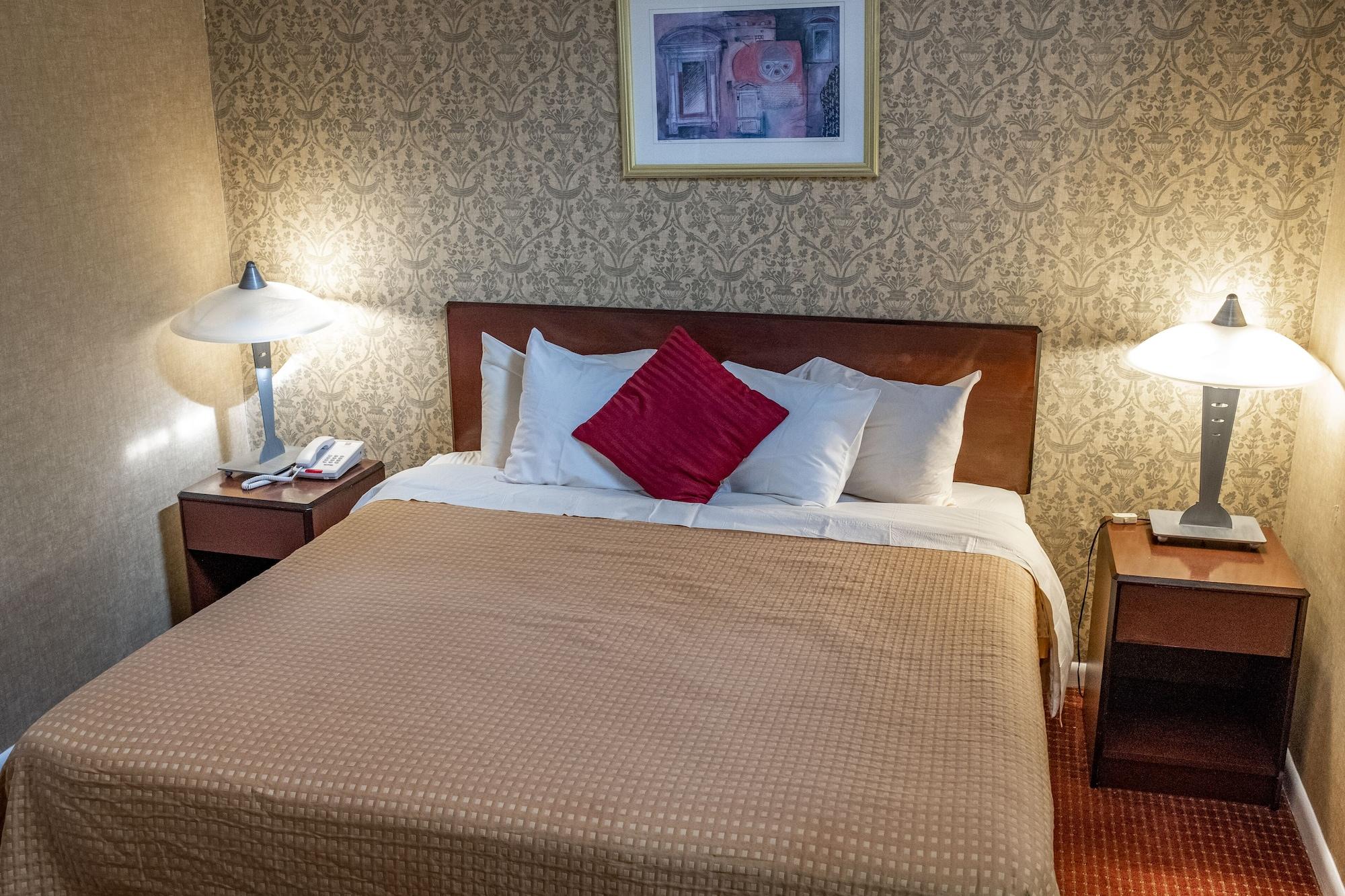 Hotel Admiralty & - A Red Collection 3*