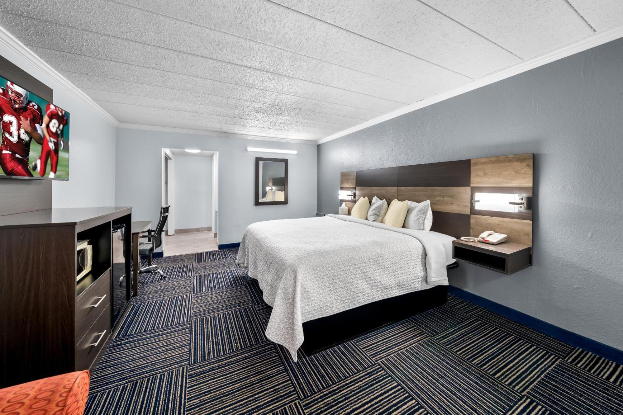 Hotel Admiralty & - A Red Collection 3*